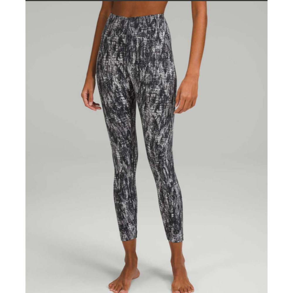 Lululemon InStill High-Rise Tight 25"
Lino Slide Alpine White Black